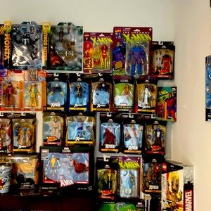 Please read,selling mostly lots or individuals. More u buy cheaper.marvel+more